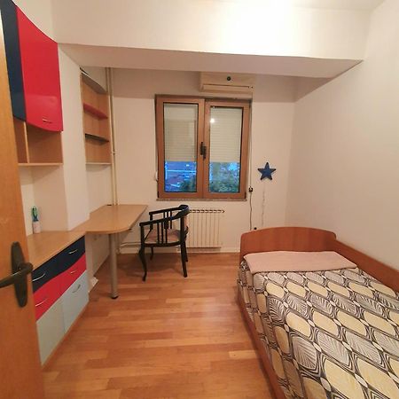 3 Bedroom Home With Parking Garage In The Heart Of سكوبجي المظهر الخارجي الصورة