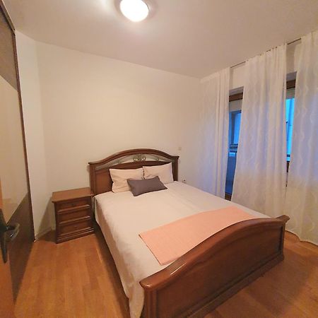 3 Bedroom Home With Parking Garage In The Heart Of سكوبجي المظهر الخارجي الصورة