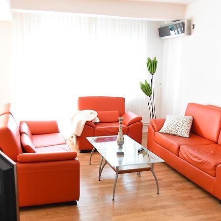 3 Bedroom Home With Parking Garage In The Heart Of سكوبجي المظهر الخارجي الصورة