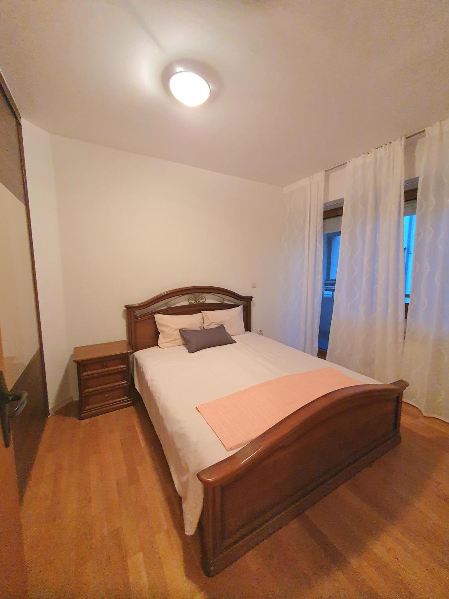 3 Bedroom Home With Parking Garage In The Heart Of سكوبجي المظهر الخارجي الصورة