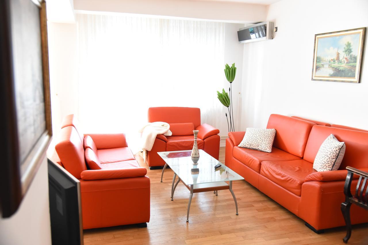 3 Bedroom Home With Parking Garage In The Heart Of سكوبجي المظهر الخارجي الصورة