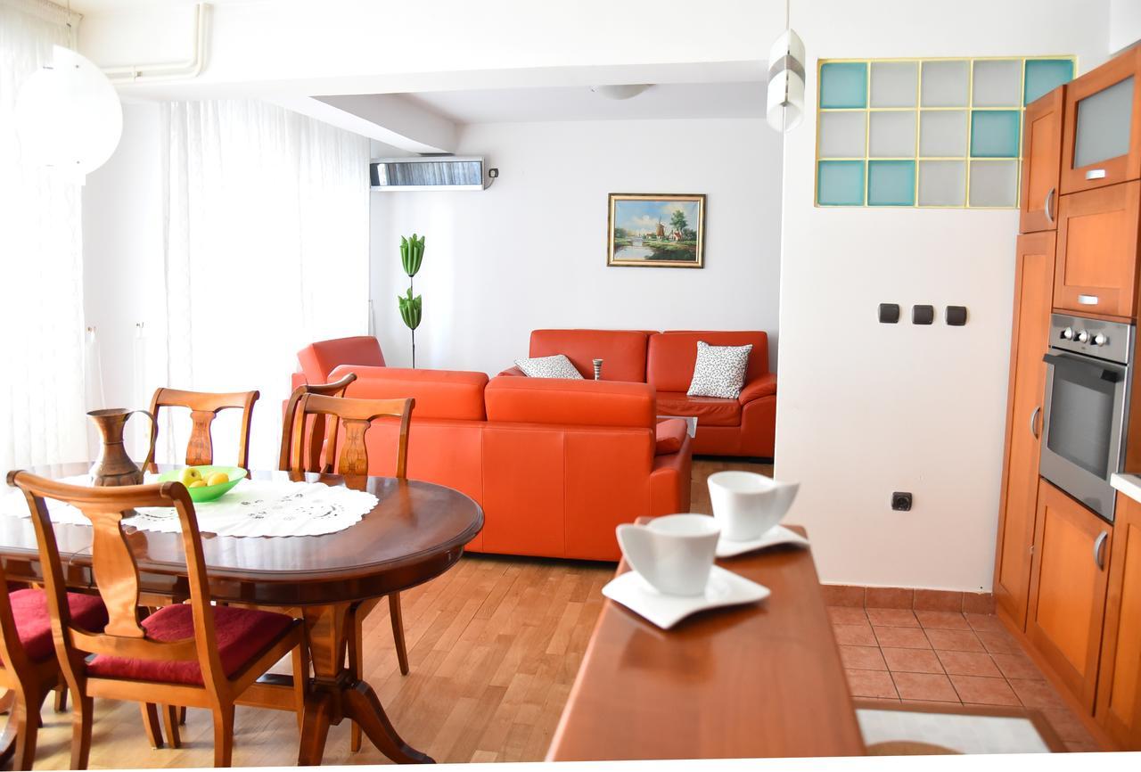 3 Bedroom Home With Parking Garage In The Heart Of سكوبجي المظهر الخارجي الصورة