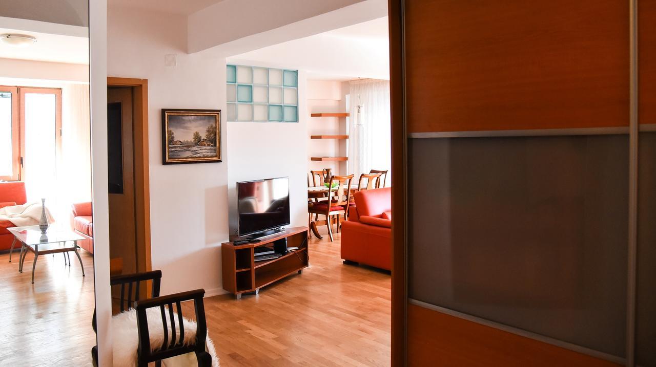 3 Bedroom Home With Parking Garage In The Heart Of سكوبجي المظهر الخارجي الصورة