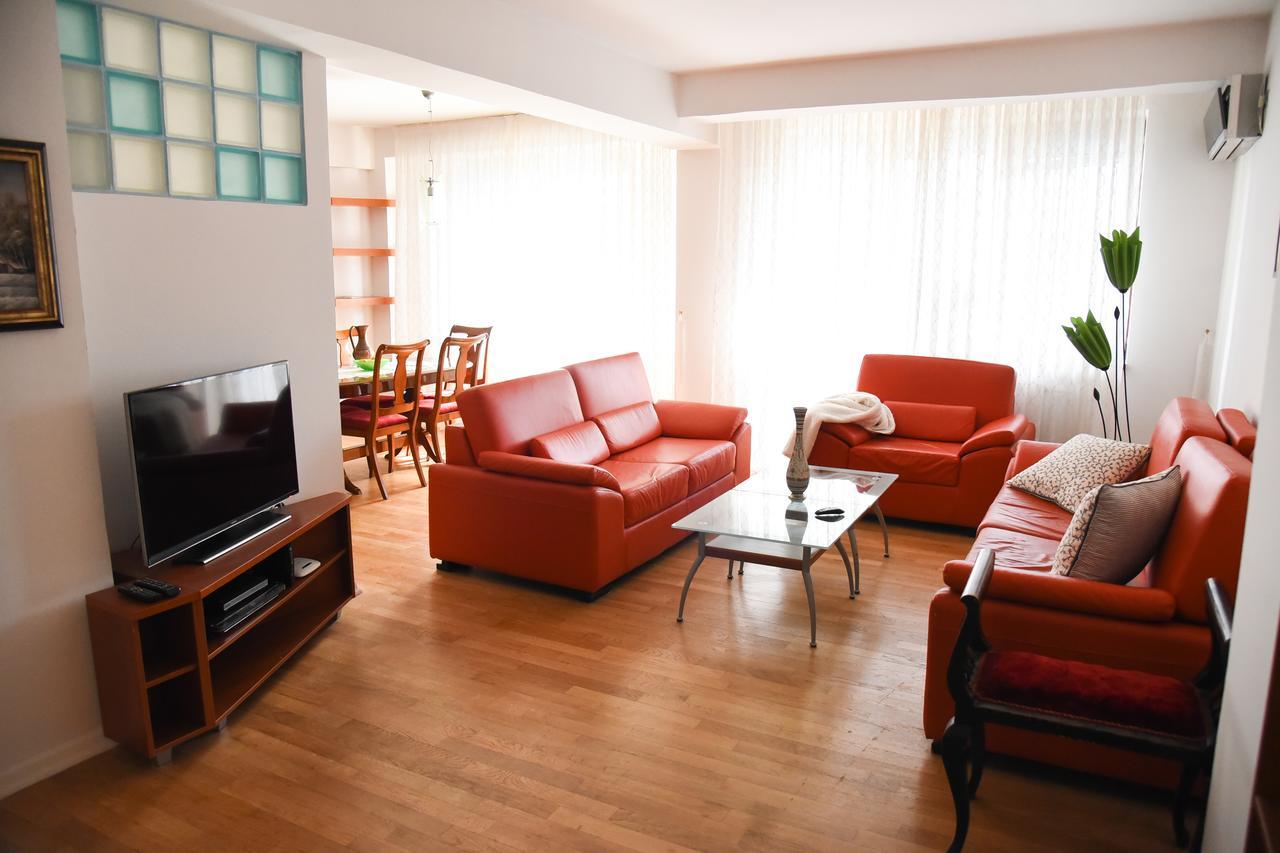 3 Bedroom Home With Parking Garage In The Heart Of سكوبجي المظهر الخارجي الصورة