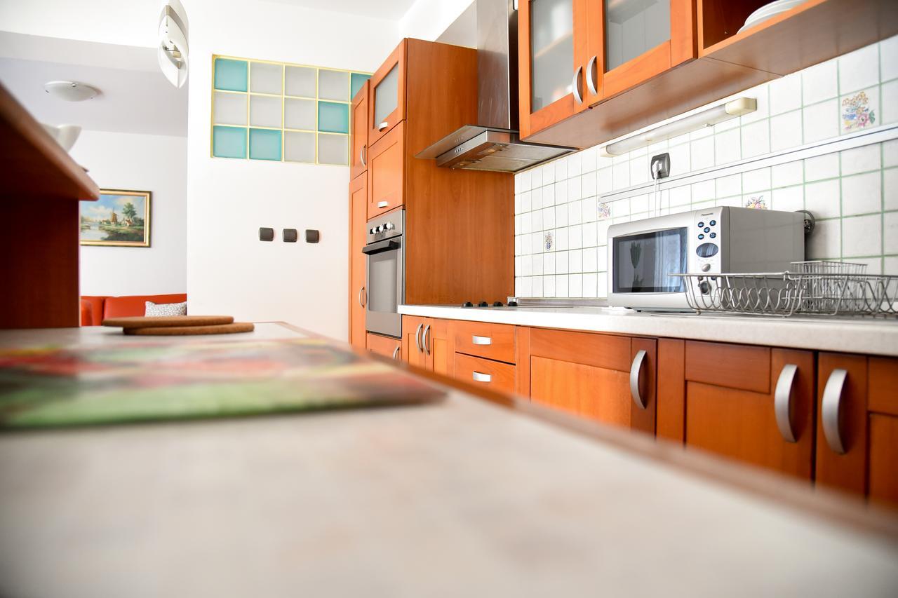 3 Bedroom Home With Parking Garage In The Heart Of سكوبجي المظهر الخارجي الصورة