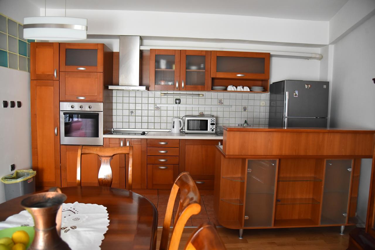 3 Bedroom Home With Parking Garage In The Heart Of سكوبجي المظهر الخارجي الصورة