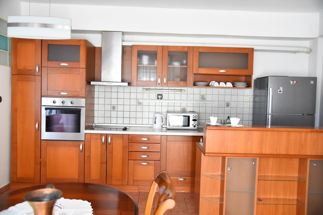 3 Bedroom Home With Parking Garage In The Heart Of سكوبجي المظهر الخارجي الصورة